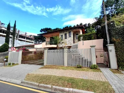 Casa com 3 Quartos para alugar, 220m² no Mossunguê, Curitiba