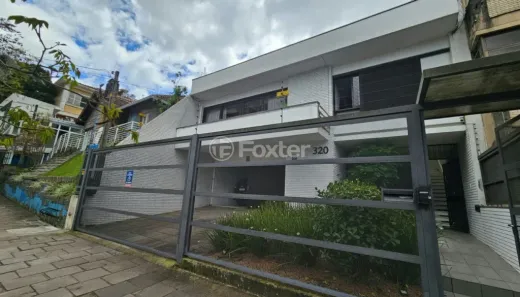 Casa com 3 Quartos à venda, 330m² no Rio Branco, Porto Alegre