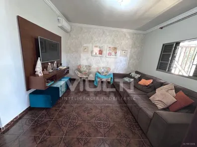 Casa com 3 Quartos à venda, 170m² no Dona Zulmira, Uberlândia