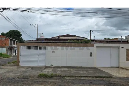 Casa com 3 Quartos à venda, 150m² no Jardim Petrolar, Alagoinhas