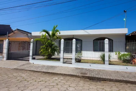 Casa com 3 Quartos à venda, 140m² no Trindade, Florianópolis