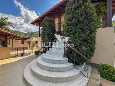 Casa com 6 Quartos à venda, 570m² no Itaipava, Petrópolis