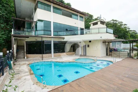 Casa de Condomínio com 3 Quartos à venda, 300m² no Piratininga, Niterói
