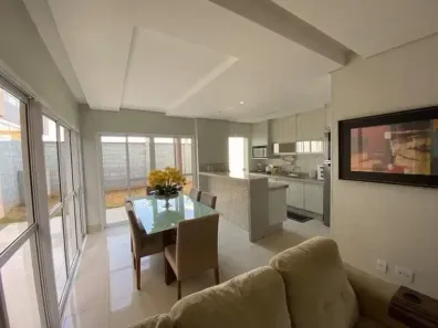 Sobrado com 3 Quartos à venda, 146m² no Granja Marileusa, Uberlândia