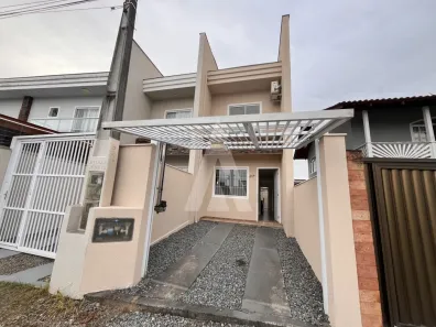 Casa com 2 Quartos para alugar, 72m² no Boehmerwald, Joinville