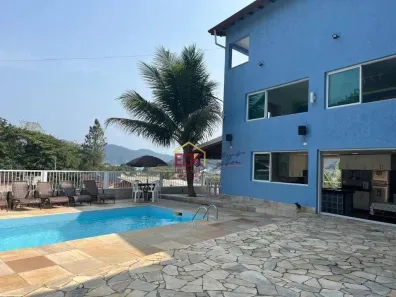 Sobrado com 4 Quartos à venda, 250m² no Pereque-Mirim, Ubatuba