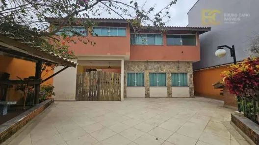 Sobrado com 4 Quartos à venda, 276m² no Centro, Peruíbe