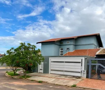 Sobrado com 4 Quartos para alugar, 356m² no Carandá Bosque, Campo Grande