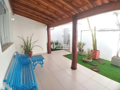 Casa com 3 Quartos à venda, 271m² no Vigilato Pereira, Uberlândia