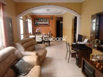 Casa com 3 Quartos à venda, 168m² no João Botelho, Montes Claros