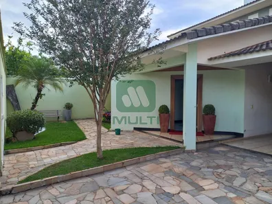 Casa com 3 Quartos para alugar, 384m² no Morada da Colina, Uberlândia