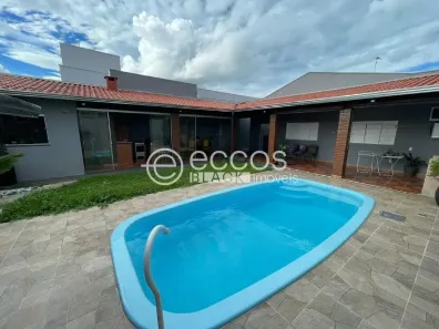Casa com 3 Quartos à venda, 250m² no Jardim São Bento, Uberaba