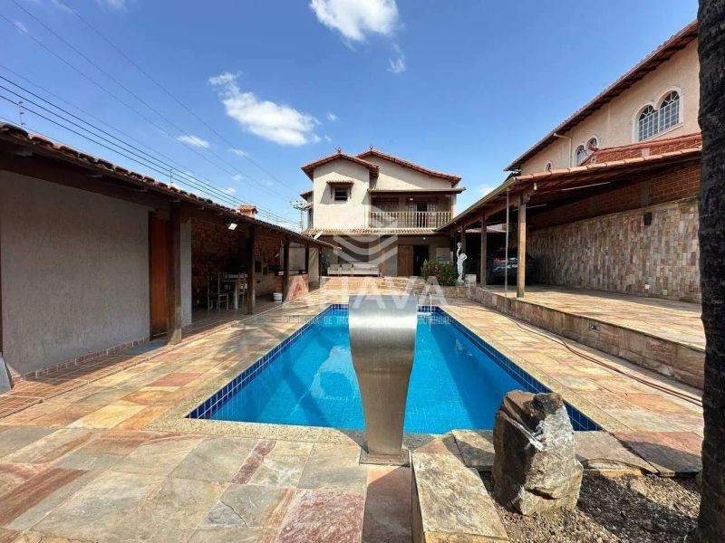 Casa com 7 quartos — Planalto, Belo Horizonte