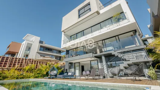 Casa de Condomínio com 4 Quartos à venda, 433m² no São João, Curitiba