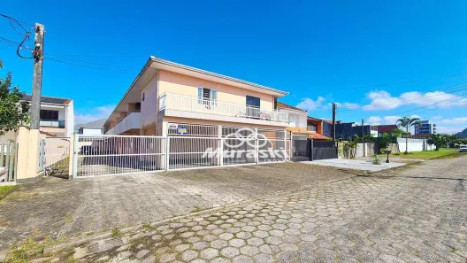 Sobrado com 4 Quartos para alugar, 107m² no Centro, Guaratuba