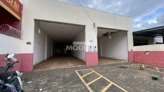 Ponto Comercial para alugar, 125m² no Loteamento Residencial Pequis, Uberlândia