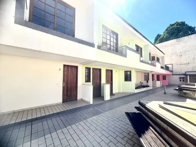 Sobrado com 3 Quartos para alugar, 140m² no Parolin, Curitiba
