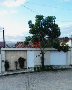 Casa com 3 Quartos para alugar, 230m² no Cidade Alta, Caruaru