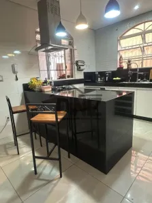 Casa com 4 Quartos à venda, 245m² no Ipê, Belo Horizonte