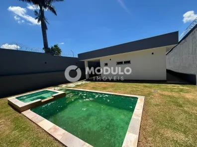 Casa com 3 Quartos à venda, 230m² no Cidade Jardim, Uberlândia