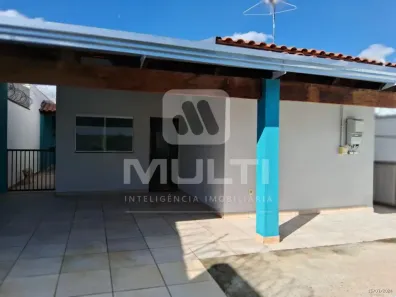 Casa com 3 Quartos à venda, 140m² no Laranjeiras, Uberlândia
