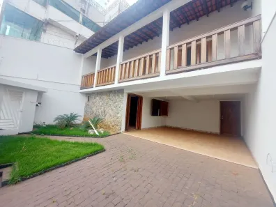 Casa com 5 Quartos à venda, 300m² no Tabajaras, Uberlândia