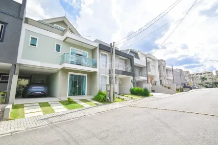 Sobrado com 3 Quartos à venda, 172m² no Pinheirinho, Curitiba