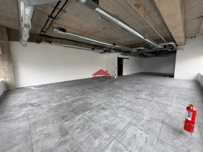 Sala Comercial para alugar, 202m² no Parque Industrial Tomas Edson, São Paulo