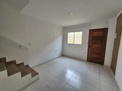 Casa de Condomínio com 2 Quartos para alugar, 69m² no Ribeirópolis, Praia Grande