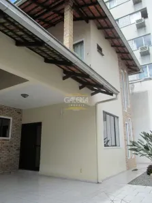 Sobrado com 3 Quartos à venda, 180m² no América, Joinville