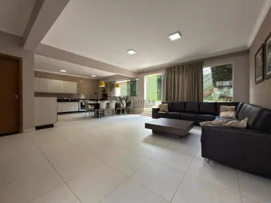 Casa com 5 Quartos à venda, 268m² no Presidente Roosevelt, Uberlândia