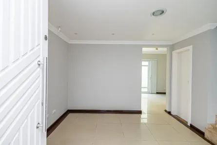 Sobrado com 3 Quartos para alugar, 150m² no São Braz, Curitiba