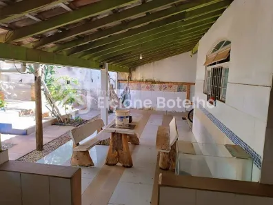 Casa com 3 Quartos à venda, 200m² no Santa Mônica, Uberlândia