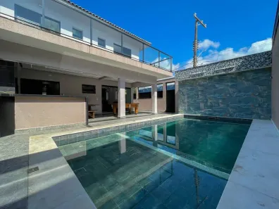 Sobrado com 5 Quartos à venda, 270m² no Centro, Peruíbe