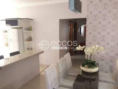 Casa com 3 Quartos para alugar, 126m² no Jardim Botânico, Uberlândia