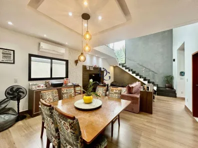 Casa de Condomínio com 3 Quartos para alugar, 300m² no Piracangaguá, Taubaté