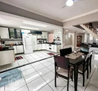 Casa com 4 Quartos à venda, 356m² no Vila Nova, Porto Alegre