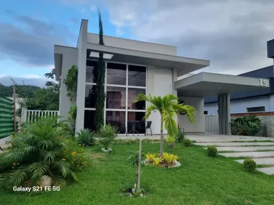 Casa de Condomínio com 3 Quartos à venda, 195m² no Ubatiba, Maricá