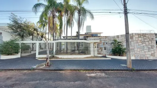 Casa com 4 Quartos à venda, 400m² no Cidade Jardim, Uberlândia