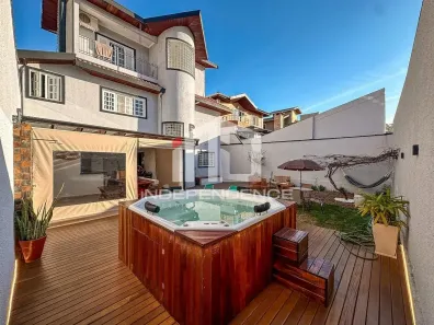 Sobrado com 5 Quartos à venda, 220m² no Urbanova, São José dos Campos
