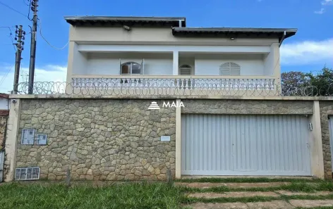 Casa com 4 Quartos para alugar, 299m² no Conjunto Guanabara, Uberaba