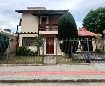Casa com 3 Quartos para alugar, 130m² no Carianos, Florianópolis