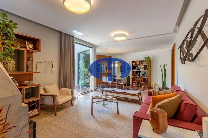 Casa com 4 quartos — Santa Lúcia, Belo Horizonte