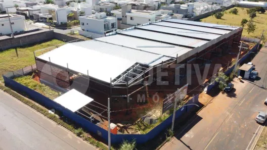Ponto Comercial para alugar, 597m² no Laranjeiras, Uberlândia