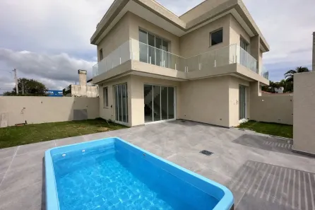 Sobrado com 3 Quartos à venda, 131m² no Centro, Matinhos