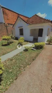 Imóvel Comercial com 3 Quartos para alugar, 120m² no Bom Jesus, Uberlândia