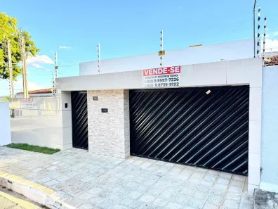 Sobrado com 4 Quartos à venda, 290m² no Heliópolis, Garanhuns
