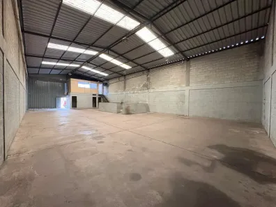 Galpão/Depósito/Armazém com 2 Quartos para alugar, 330m² no Arvoredo, Contagem