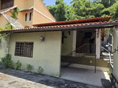 Casa com 2 Quartos para alugar, 250m² no Vila Valqueire, Rio de Janeiro