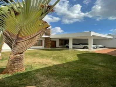 Casa com 3 Quartos à venda, 350m² no Jardim Karaíba, Uberlândia